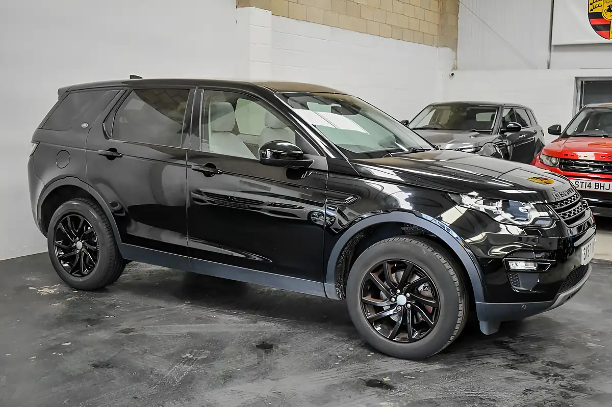 Used 2017 Land Rover Discovery Sport Se Tech Black - Interior and Exterior details 3
