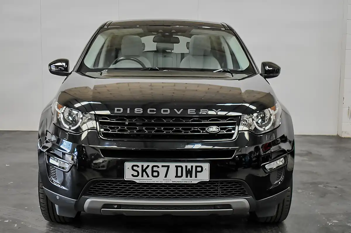 Used 2017 Land Rover Discovery Sport Se Tech Black - Interior and Exterior details 4