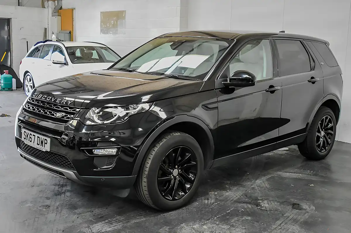 Used 2017 Land Rover Discovery Sport Se Tech Black - Interior and Exterior details 5