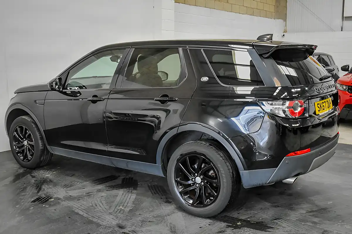 Used 2017 Land Rover Discovery Sport Se Tech Black - Interior and Exterior details 8