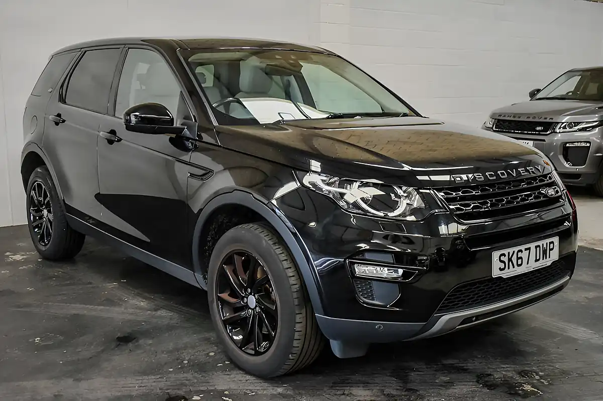 Used 2017 Land Rover Discovery Sport Se Tech Black - Interior and Exterior details 9