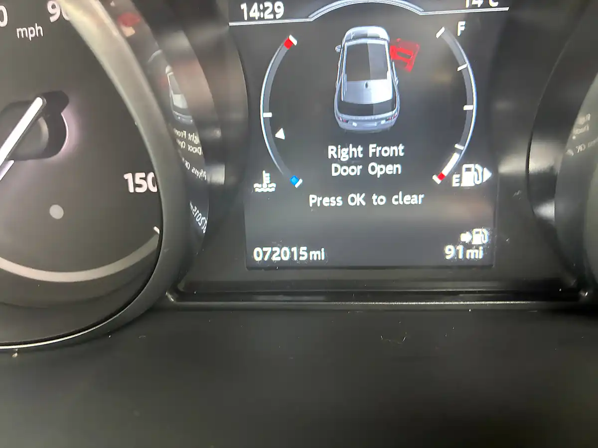 Used 2017 Land Rover Discovery Sport Se Tech Black - Interior and Exterior details 14