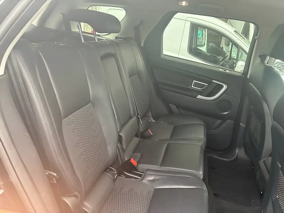 Used 2017 Land Rover Discovery Sport Se Tech Black - Interior and Exterior details 17