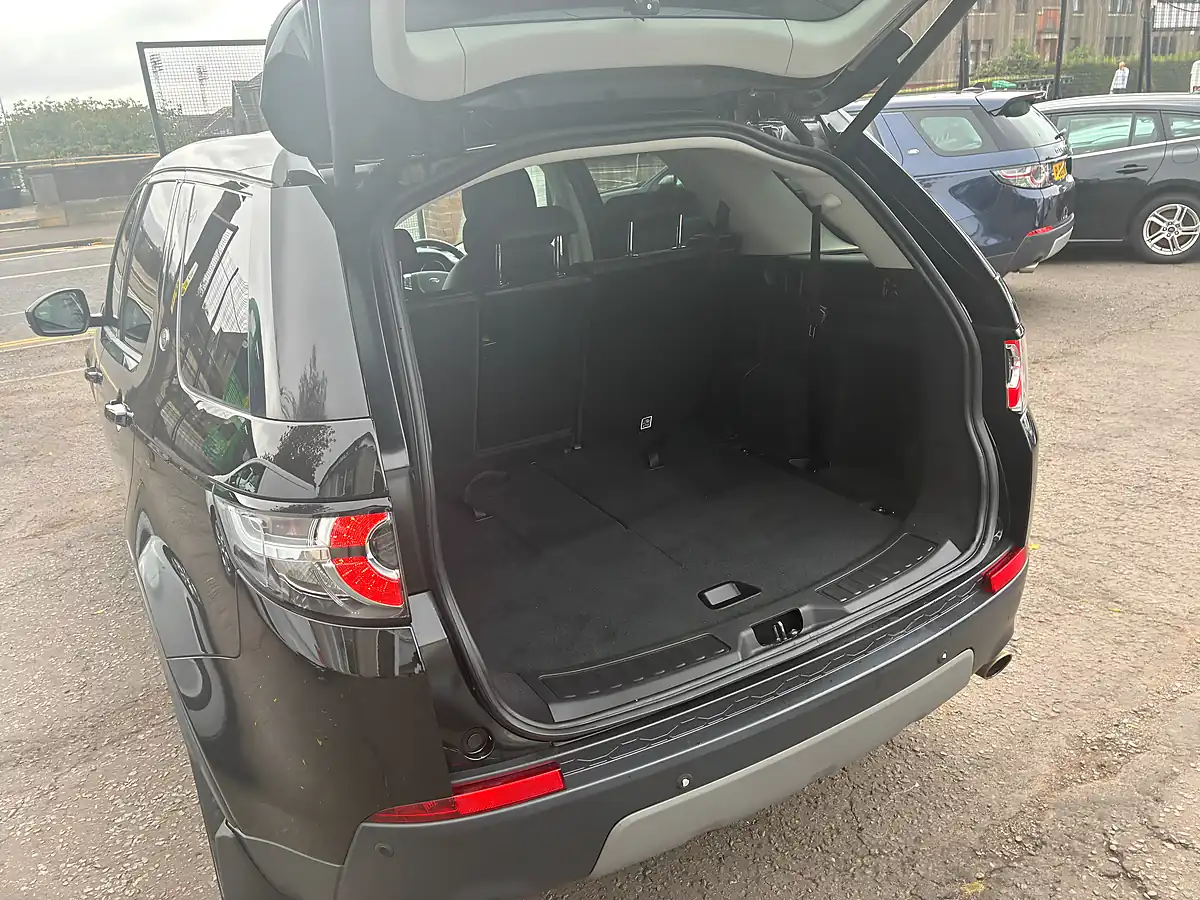 Used 2017 Land Rover Discovery Sport Se Tech Black - Interior and Exterior details 18
