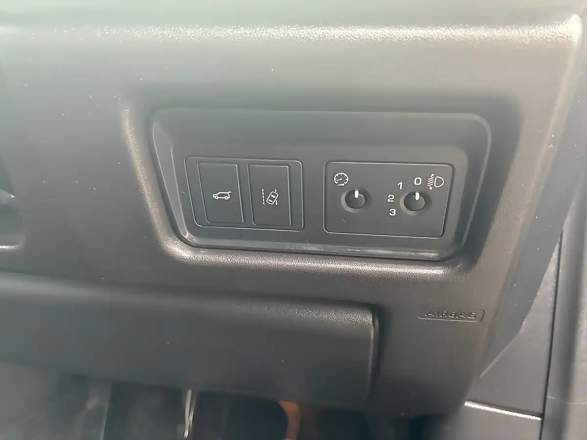 Used 2017 Land Rover Discovery Sport Se Tech Black - Interior and Exterior details 19