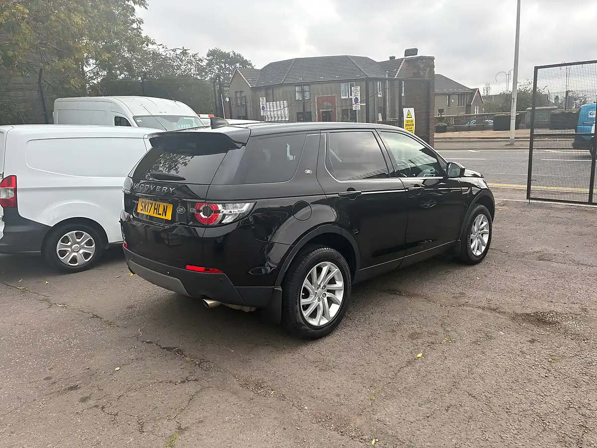 Used 2017 Land Rover Discovery Sport Se Tech Black - Interior and Exterior details 3