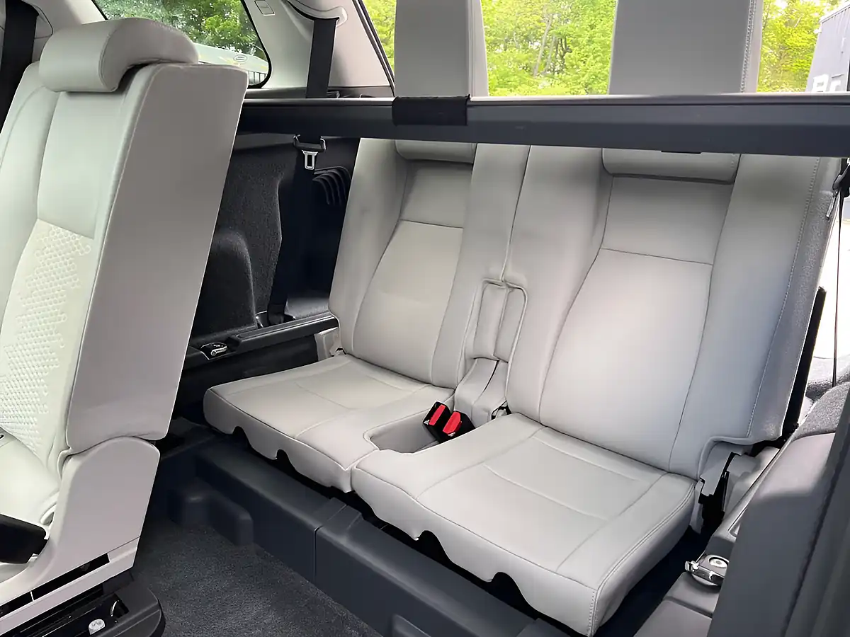 Used 2017 Land Rover Discovery Sport Se Tech Black - Interior and Exterior details 15