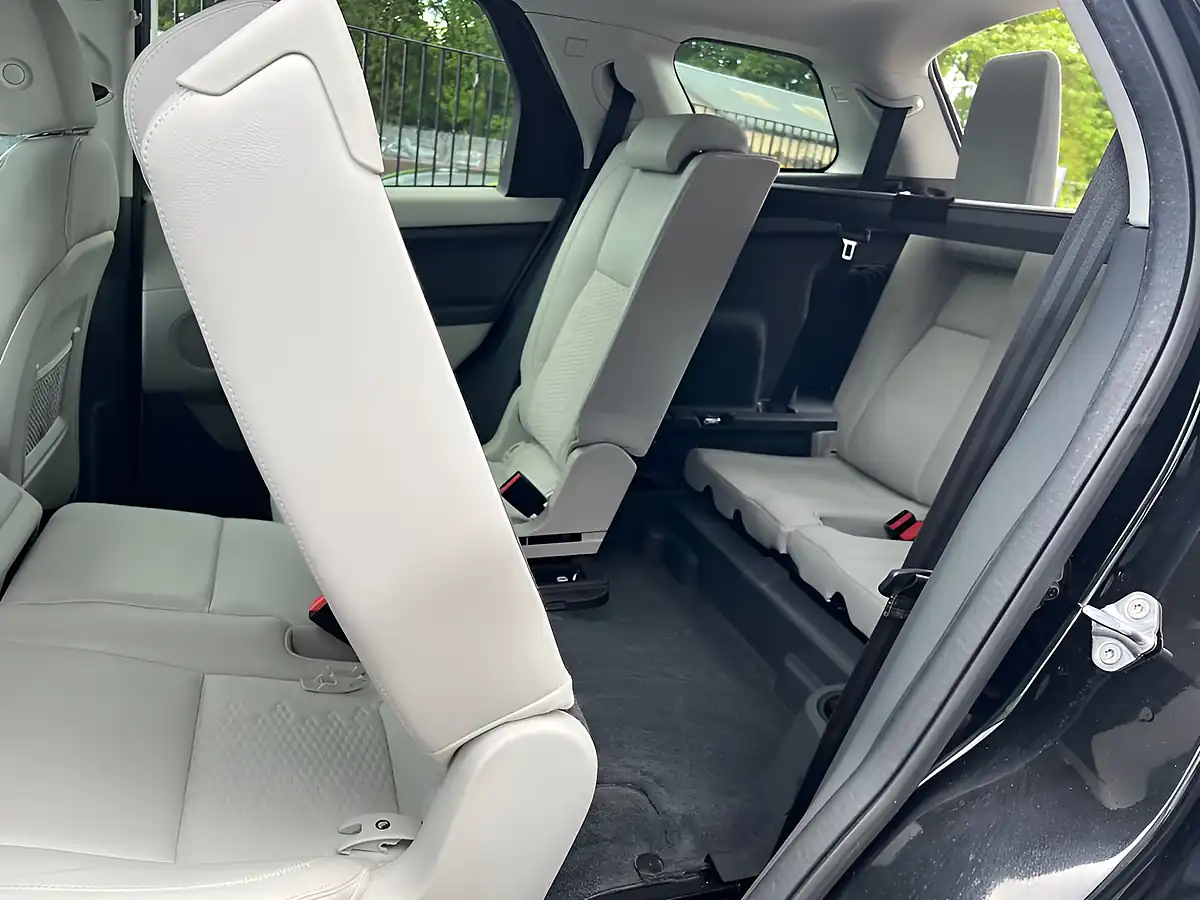 Used 2017 Land Rover Discovery Sport Se Tech Black - Interior and Exterior details 16