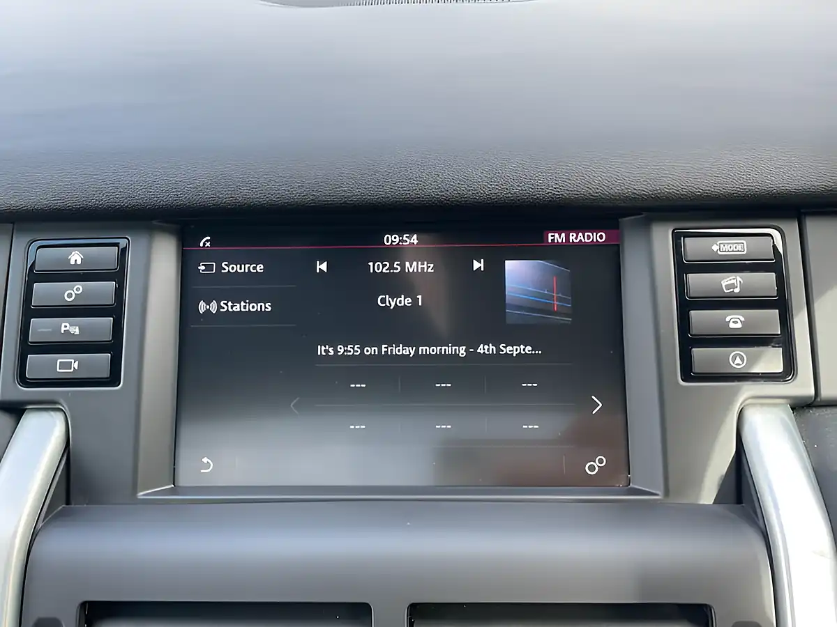 Used 2017 Land Rover Discovery Sport Se Tech Blue - Interior and Exterior details 16