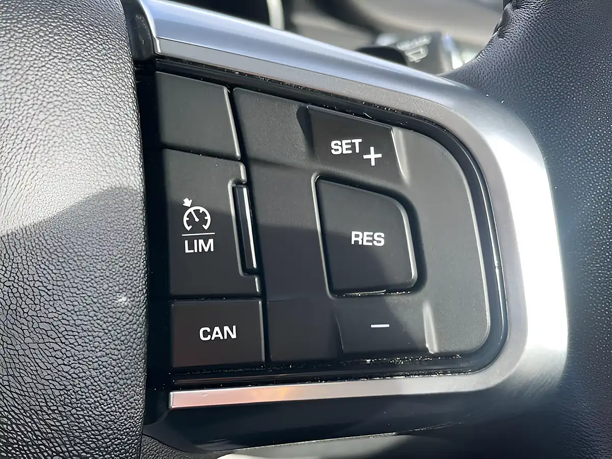 Used 2017 Land Rover Discovery Sport Se Tech Blue - Interior and Exterior details 20
