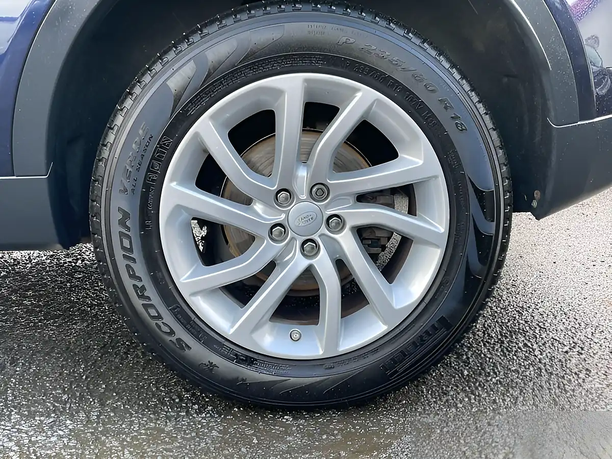 Used 2017 Land Rover Discovery Sport Se Tech Blue - Interior and Exterior details 7