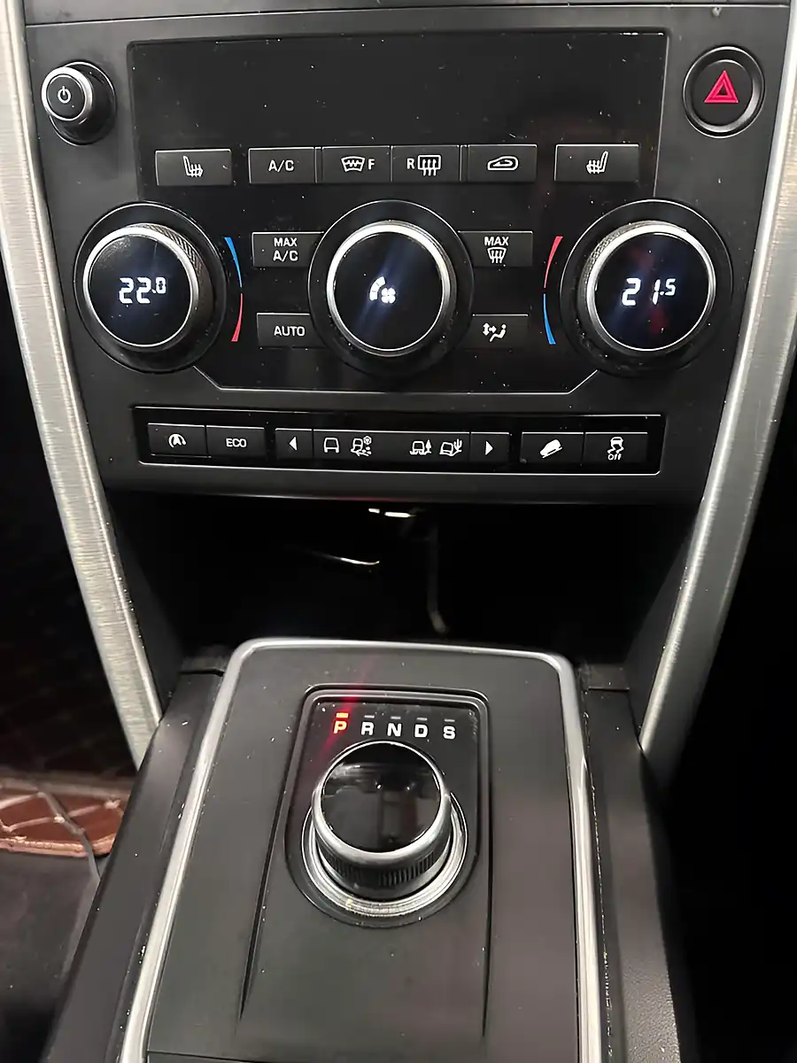 Used 2017 Land Rover Discovery Sport Se Tech Blue - Interior and Exterior details 8