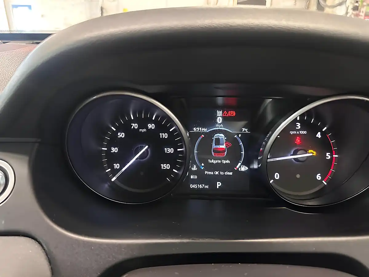 Used 2017 Land Rover Discovery Sport Se Tech Blue - Interior and Exterior details 9