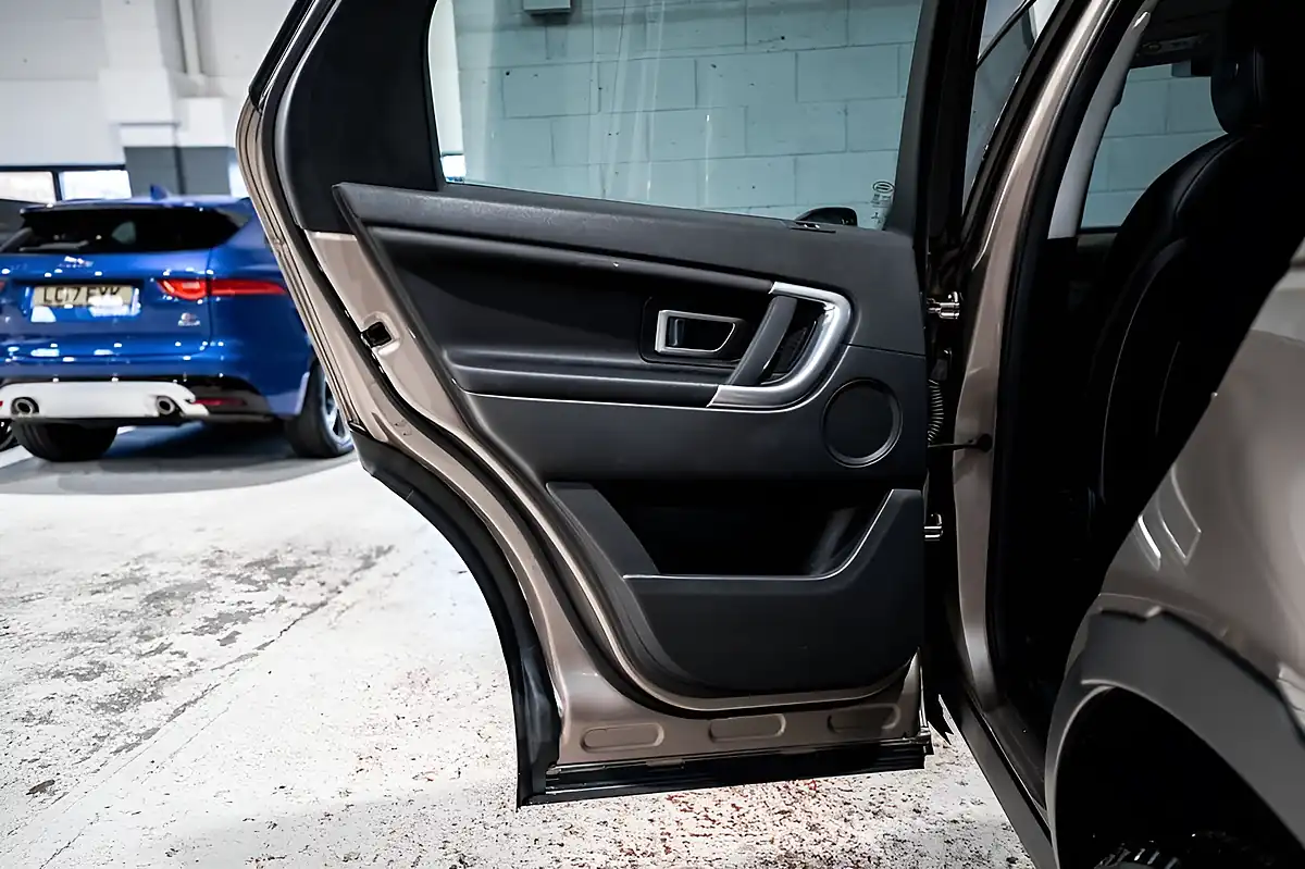 Used 2017 Land Rover Discovery Sport Se Tech Brown - Interior and Exterior details 16