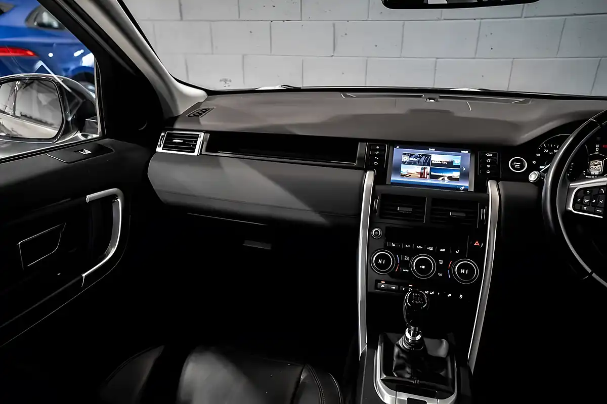 Used 2017 Land Rover Discovery Sport Se Tech Brown - Interior and Exterior details 9