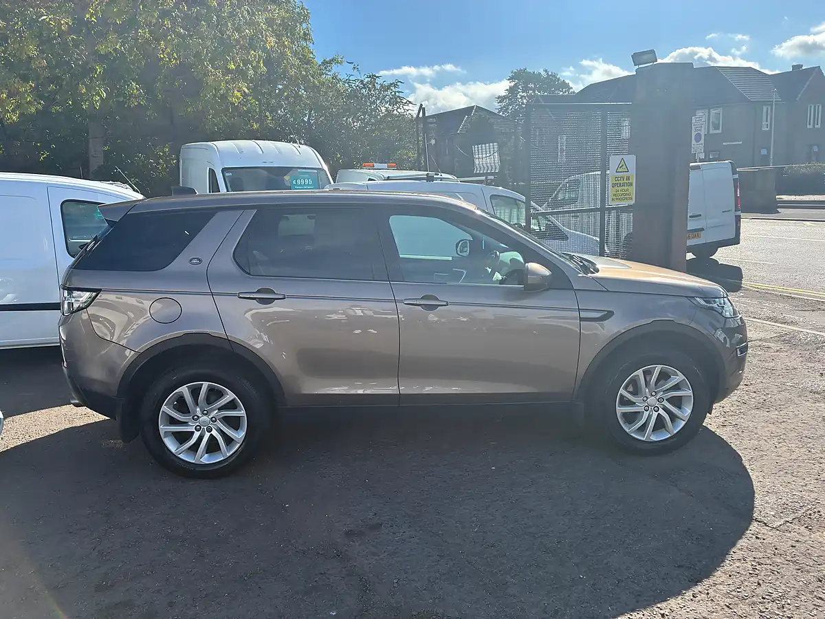 Used 2017 Land Rover Discovery Sport Se Tech Brown - Interior and Exterior details 2