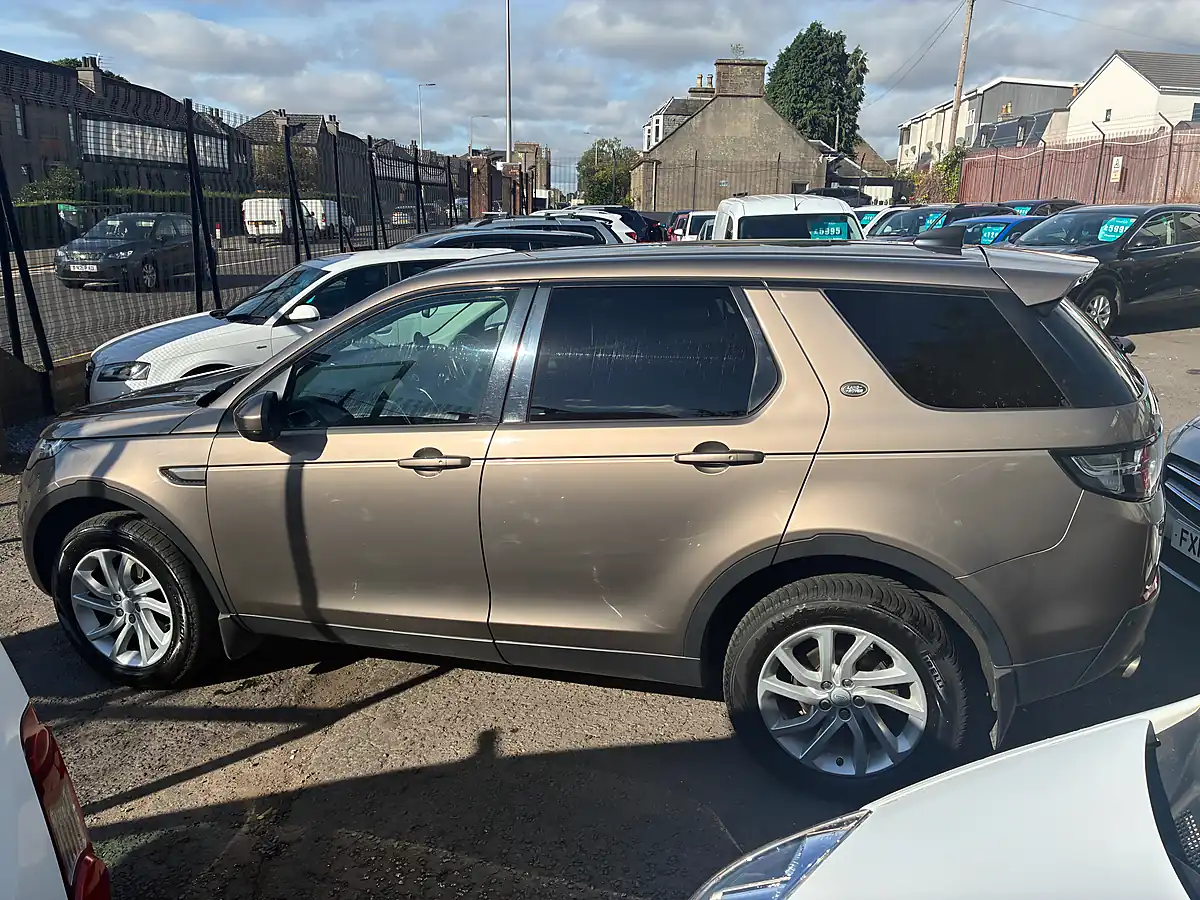 Used 2017 Land Rover Discovery Sport Se Tech Brown - Interior and Exterior details 5