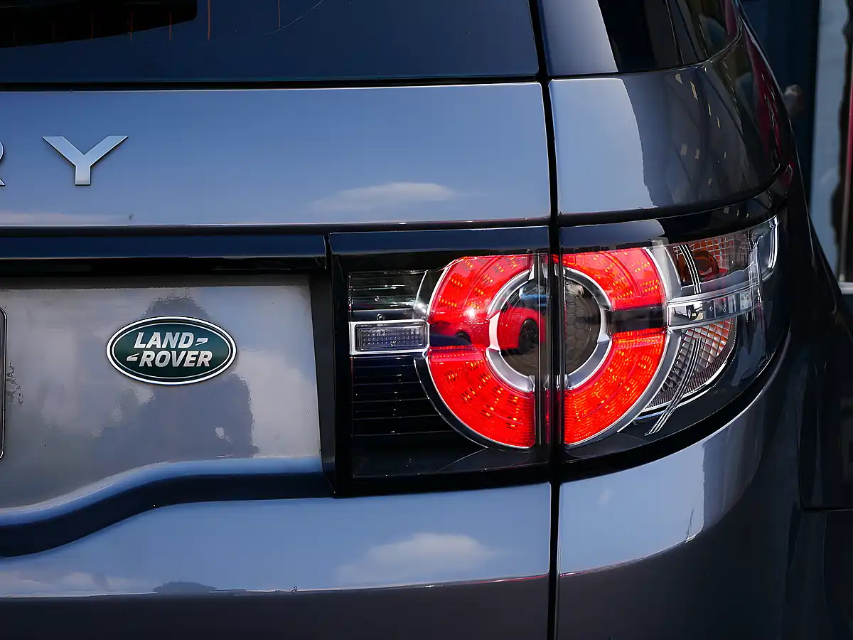 Used 2017 Land Rover Discovery Sport Se Tech Corris Grey - Interior and Exterior details 15