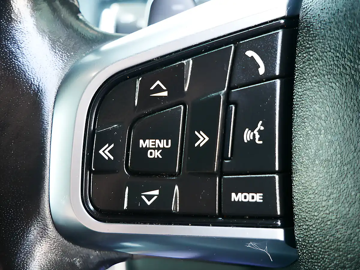 Used 2017 Land Rover Discovery Sport Se Tech Corris Grey - Interior and Exterior details 16