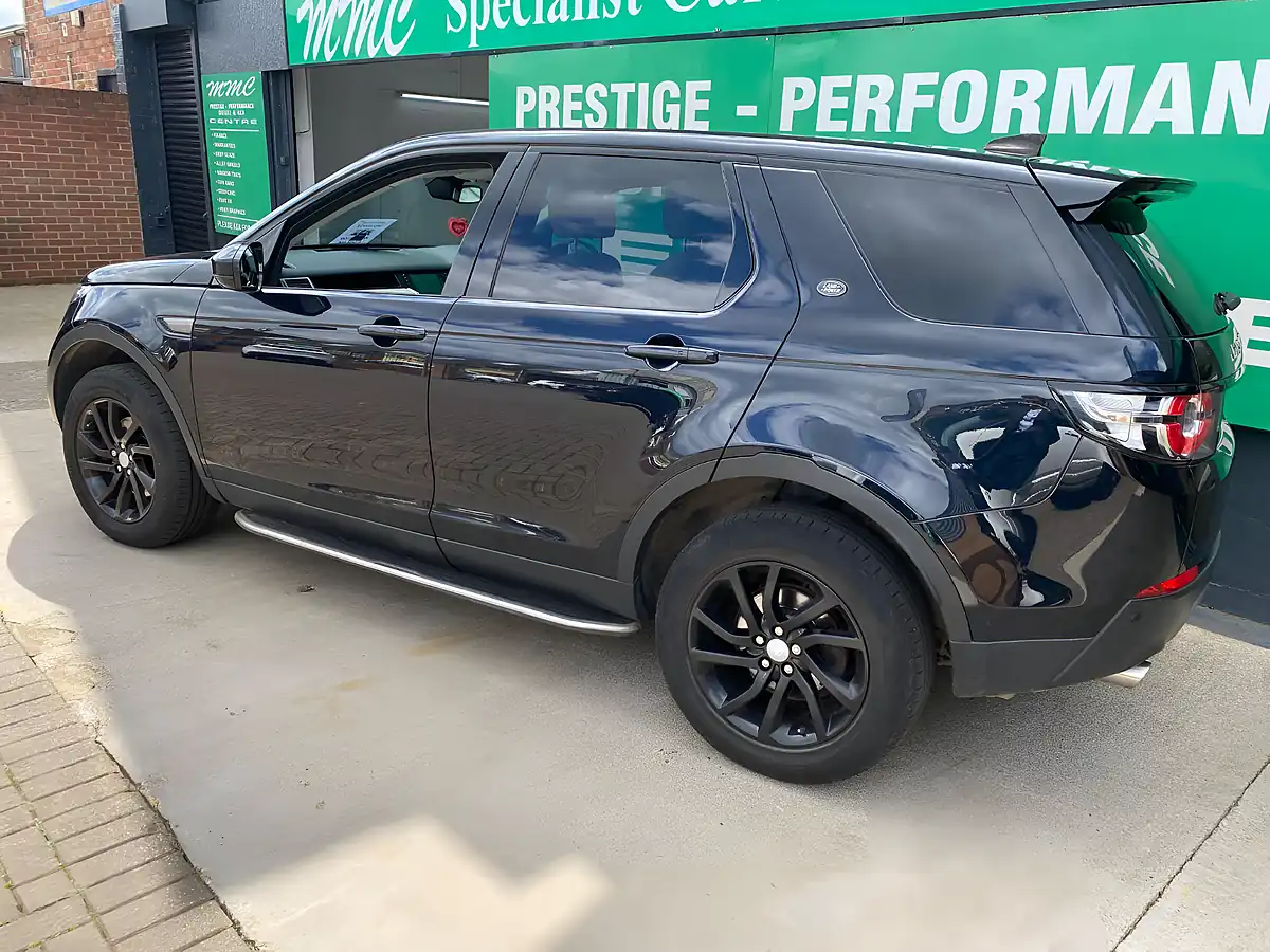 Used 2017 Land Rover Discovery Sport Se Tech Farallon Black Metallic - Interior and Exterior details 3