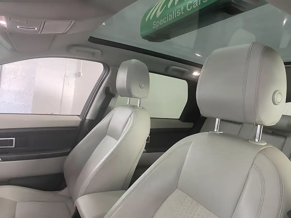 Used 2017 Land Rover Discovery Sport Se Tech Farallon Black Metallic - Interior and Exterior details 4