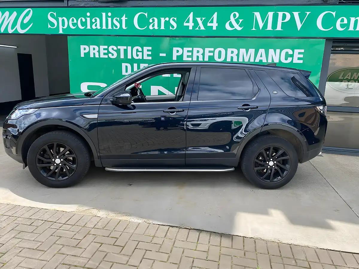 Used 2017 Land Rover Discovery Sport Se Tech Farallon Black Metallic - Interior and Exterior details 5