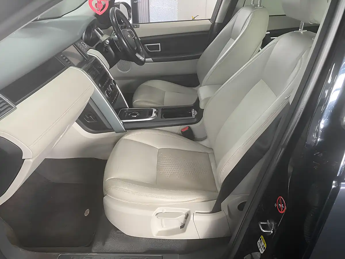 Used 2017 Land Rover Discovery Sport Se Tech Farallon Black Metallic - Interior and Exterior details 6