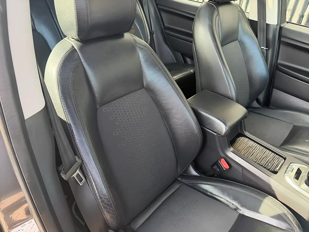 Used 2017 Land Rover Discovery Sport Se Tech Grey - Interior and Exterior details 12