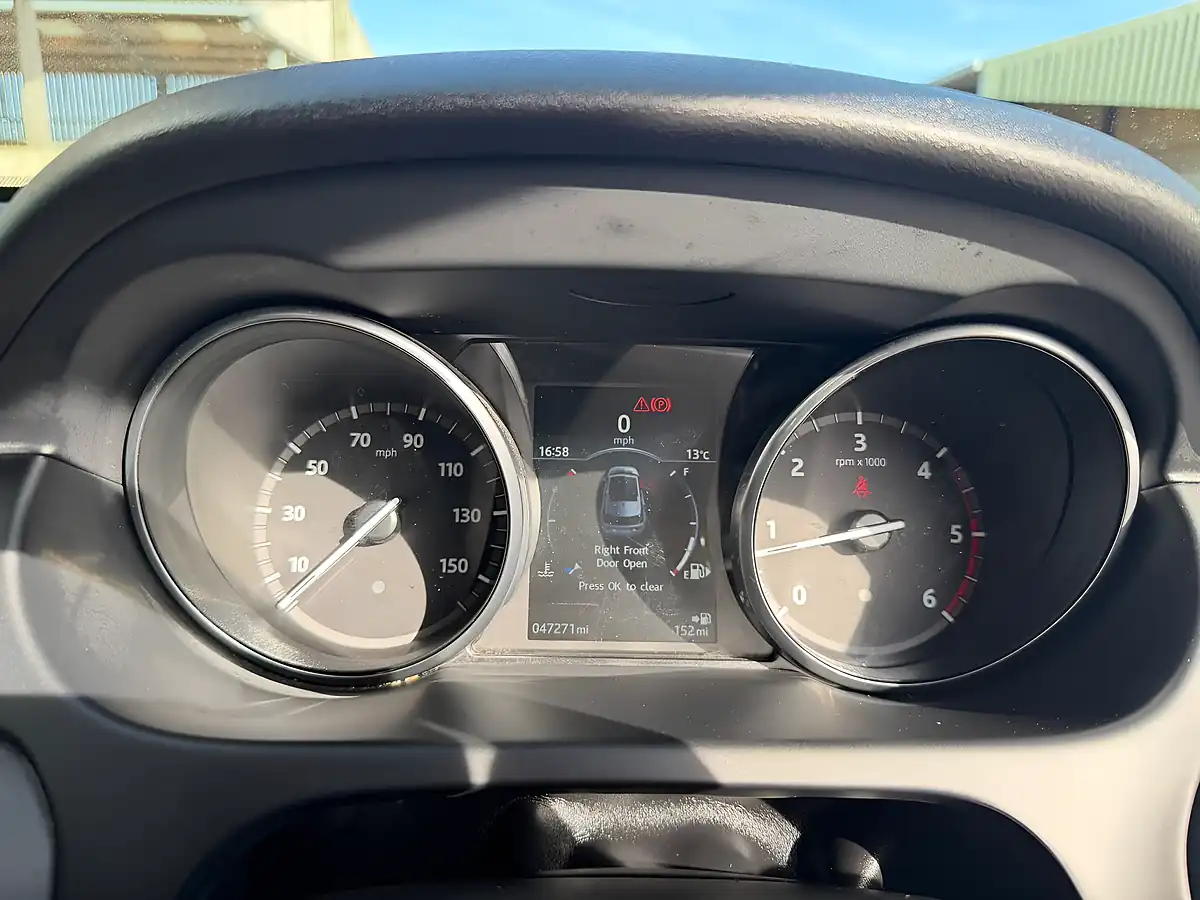 Used 2017 Land Rover Discovery Sport Se Tech Grey - Interior and Exterior details 14