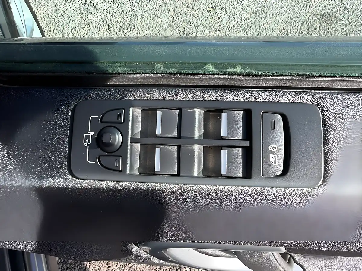 Used 2017 Land Rover Discovery Sport Se Tech Grey - Interior and Exterior details 17