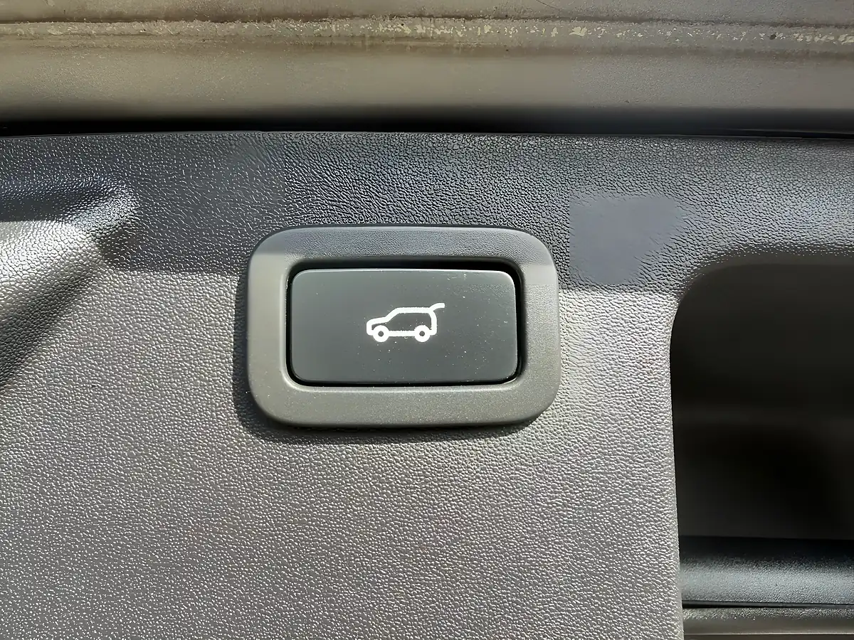 Used 2017 Land Rover Discovery Sport Se Tech Grey - Interior and Exterior details 19