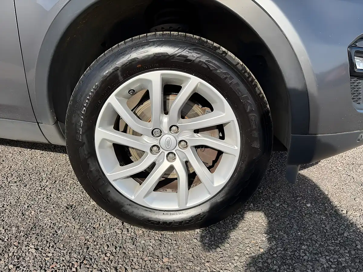 Used 2017 Land Rover Discovery Sport Se Tech Grey - Interior and Exterior details 3