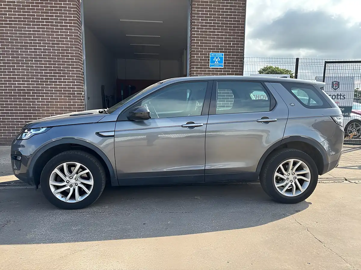 Used 2017 Land Rover Discovery Sport Se Tech Grey - Interior and Exterior details 4