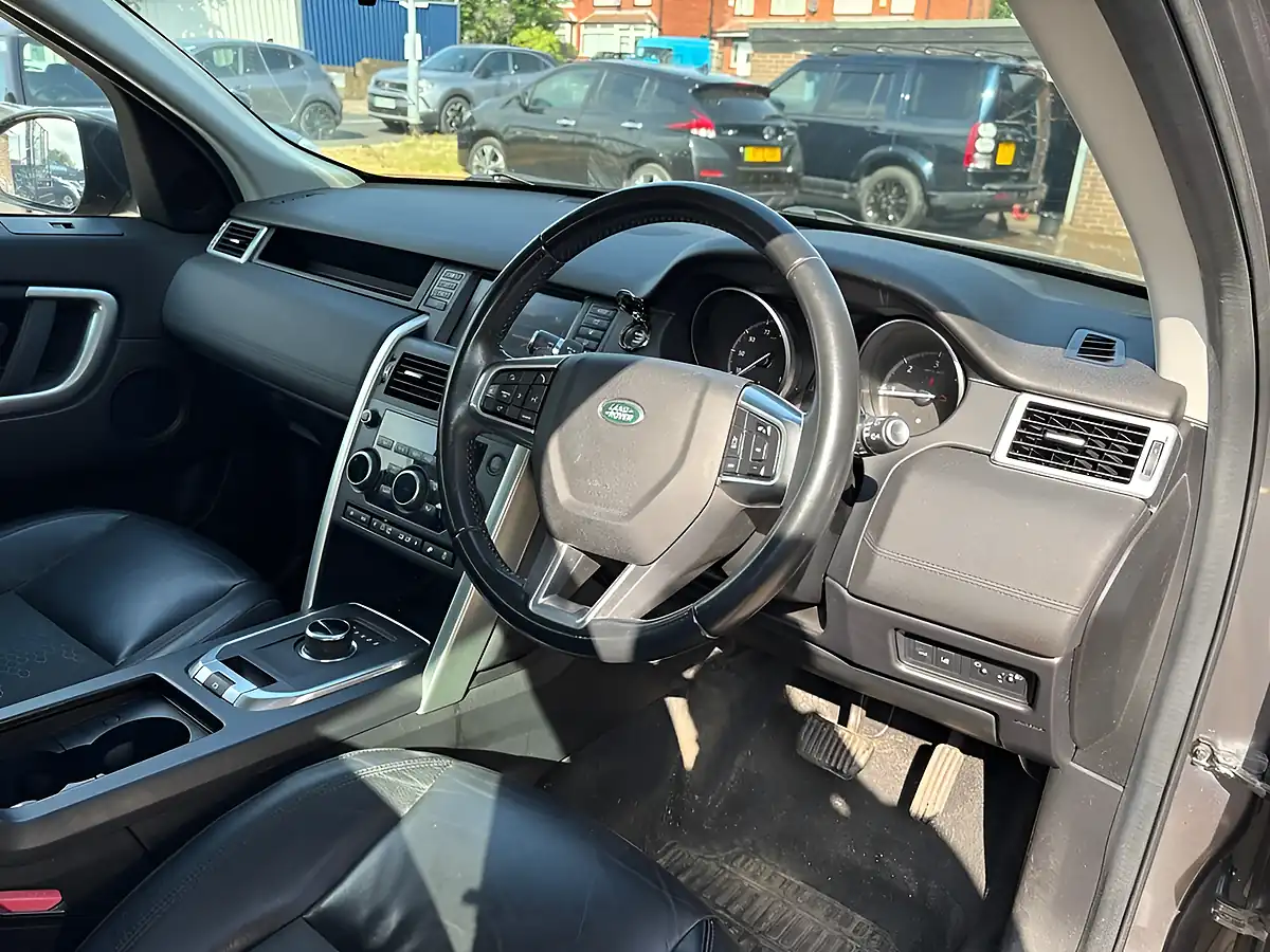 Used 2017 Land Rover Discovery Sport Se Tech Grey - Interior and Exterior details 9