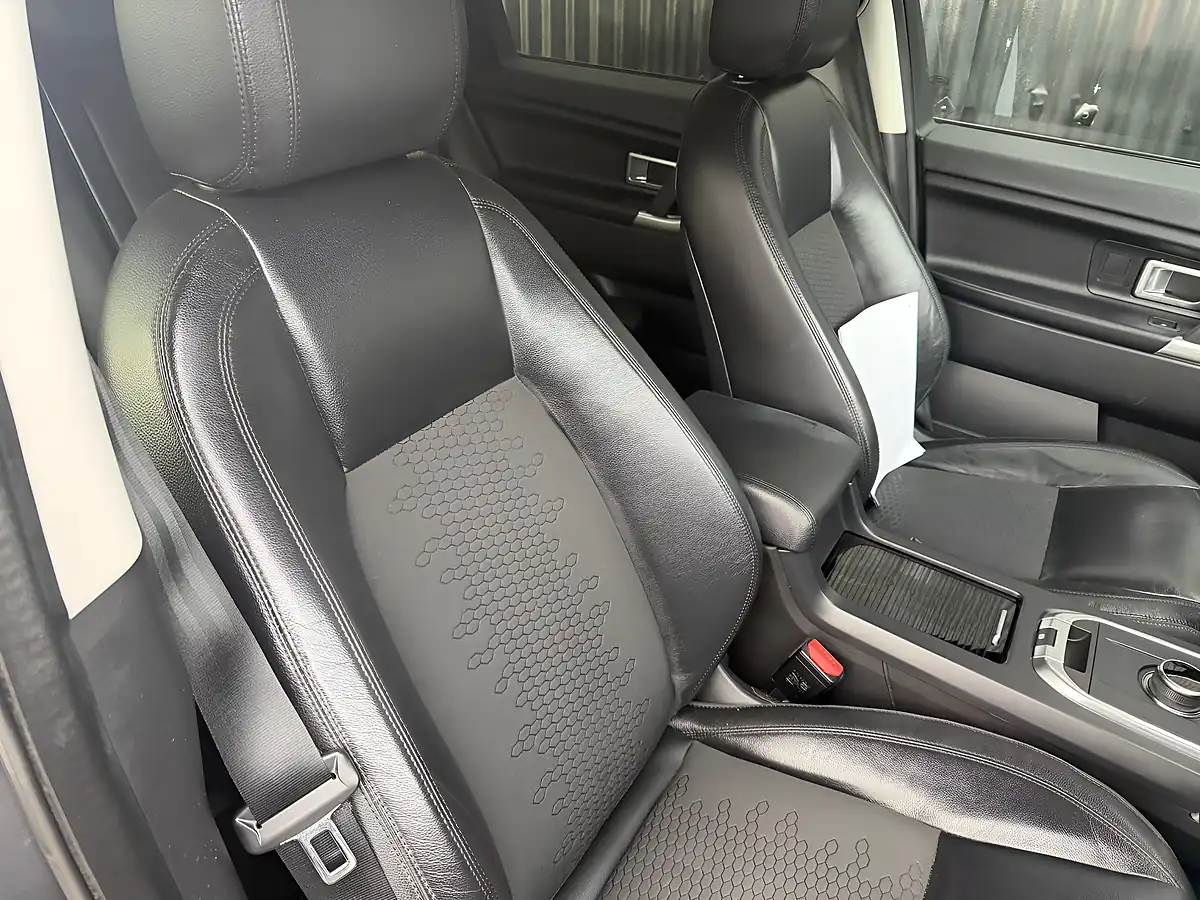 Used 2017 Land Rover Discovery Sport Se Tech Grey - Interior and Exterior details 12