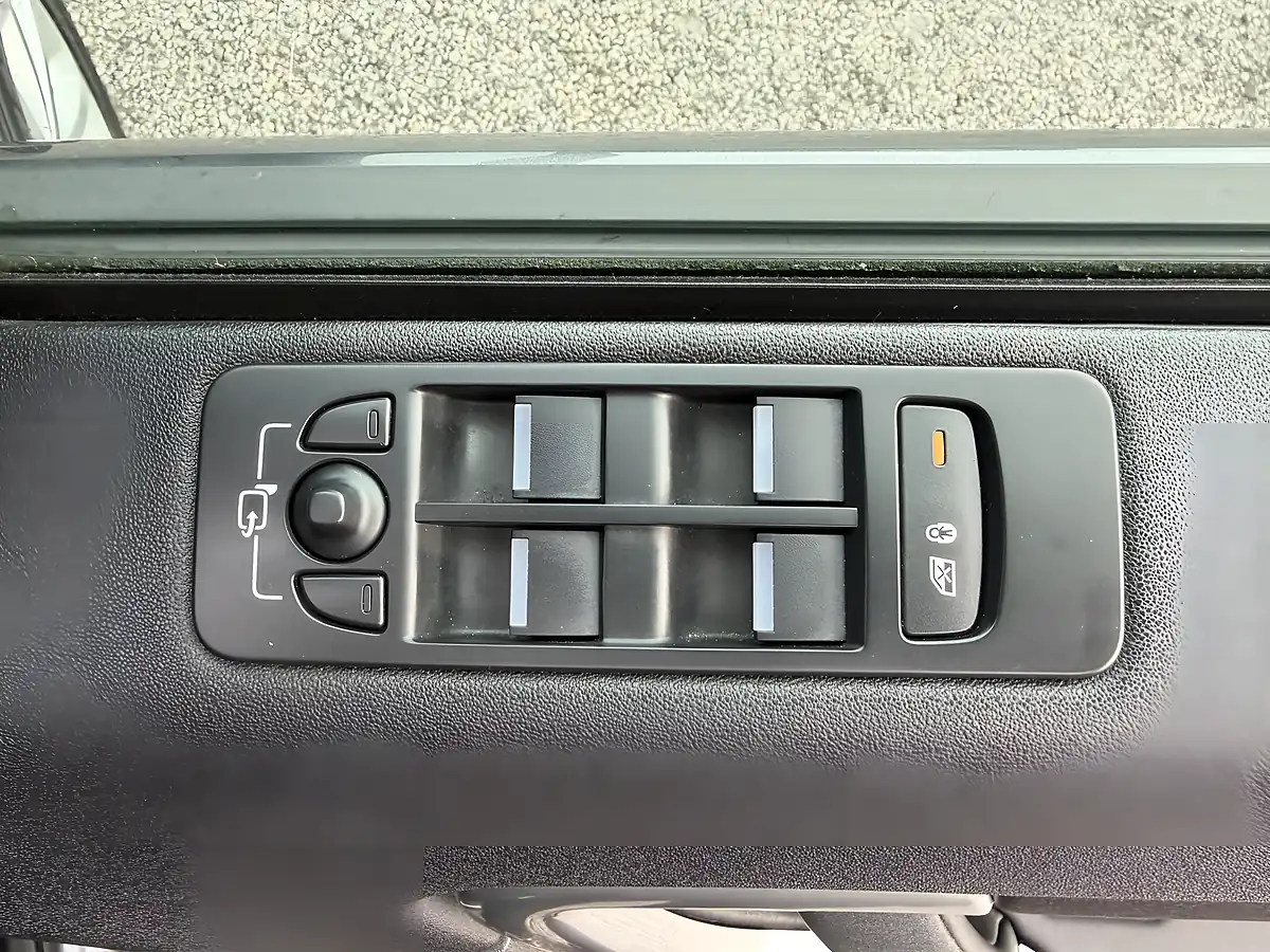 Used 2017 Land Rover Discovery Sport Se Tech Grey - Interior and Exterior details 17