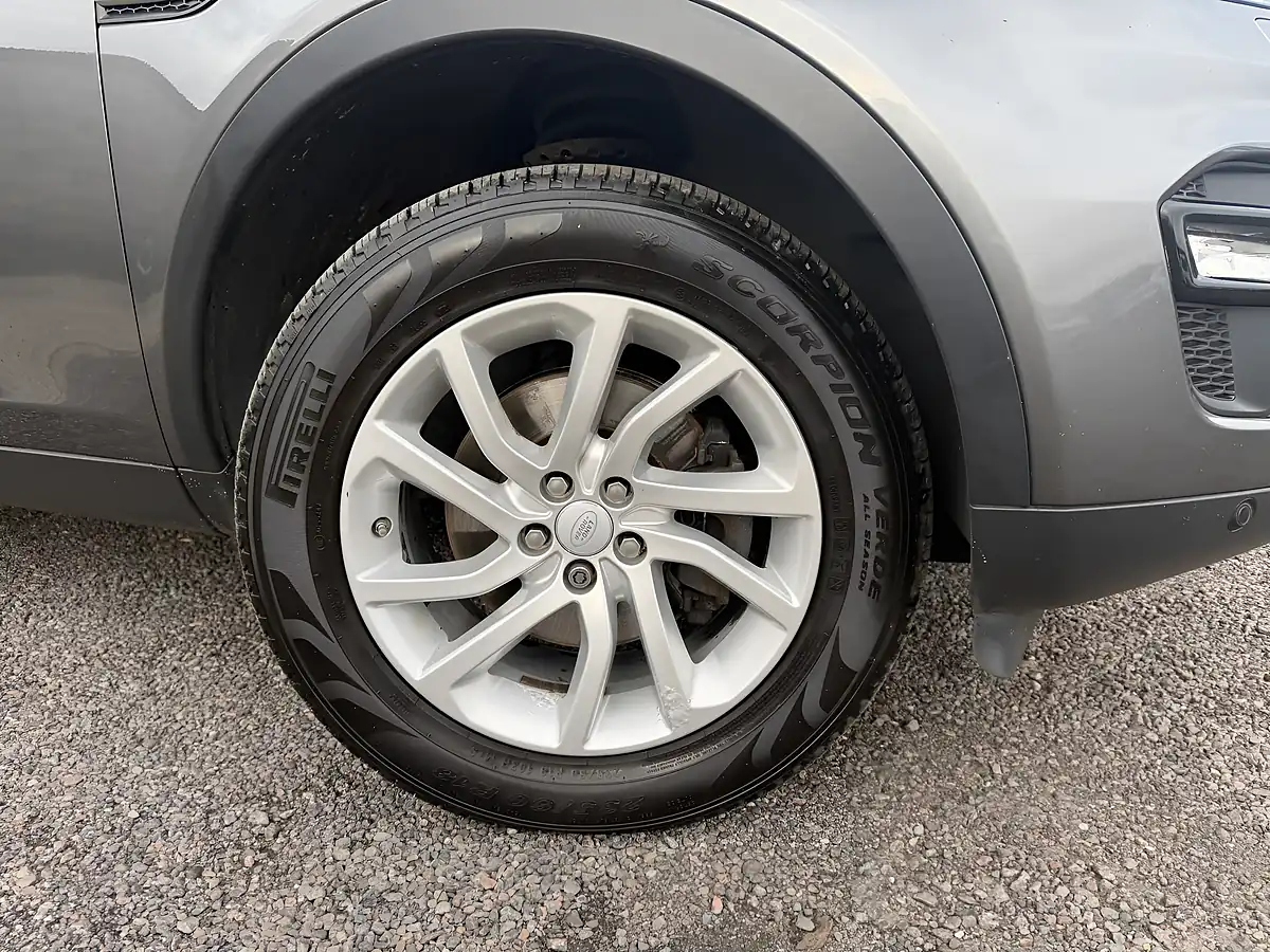 Used 2017 Land Rover Discovery Sport Se Tech Grey - Interior and Exterior details 3