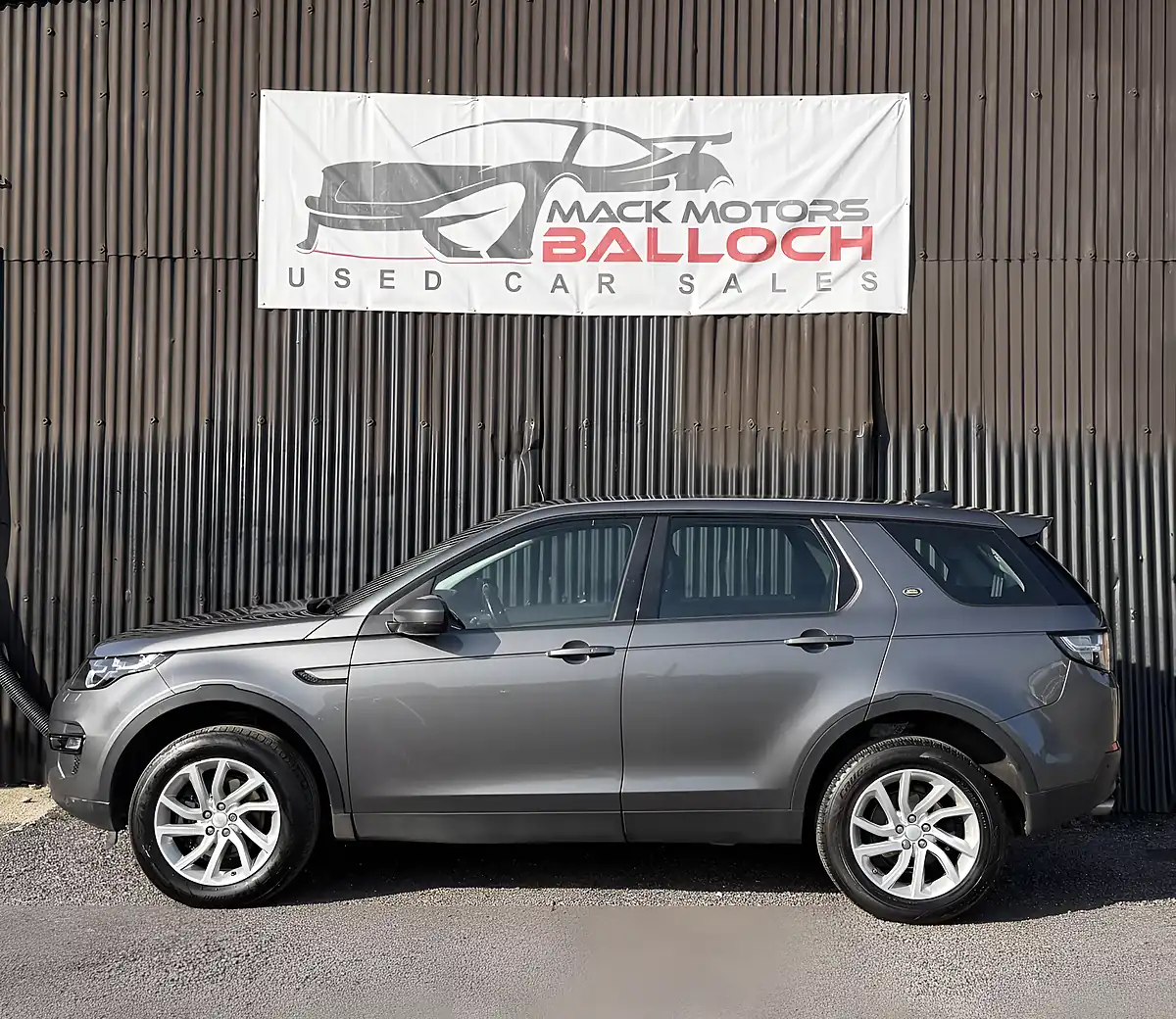 Used 2017 Land Rover Discovery Sport Se Tech Grey - Interior and Exterior details 8
