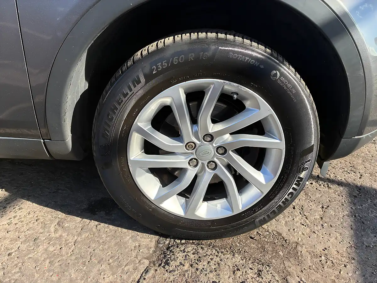 Used 2017 Land Rover Discovery Sport Se Tech Grey - Interior and Exterior details 11