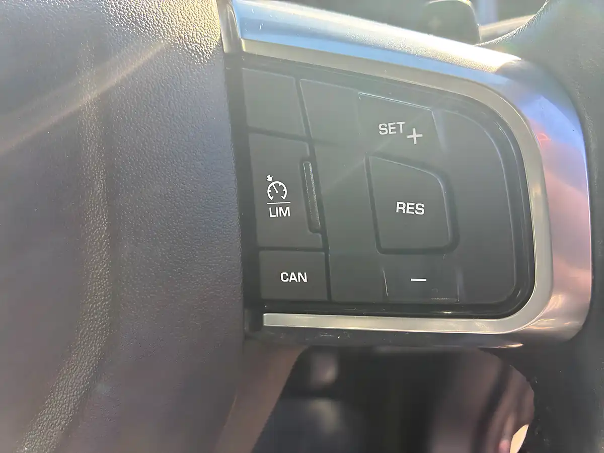 Used 2017 Land Rover Discovery Sport Se Tech Grey - Interior and Exterior details 19