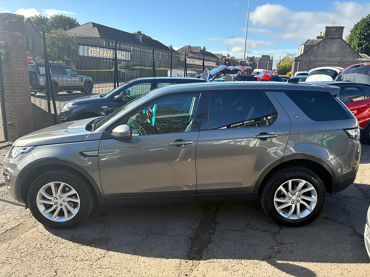 Used 2017 Land Rover Discovery Sport Se Tech Grey - Interior and Exterior details 6