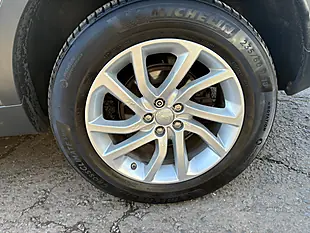 Used 2017 Land Rover Discovery Sport Se Tech Grey - Interior and Exterior details 9