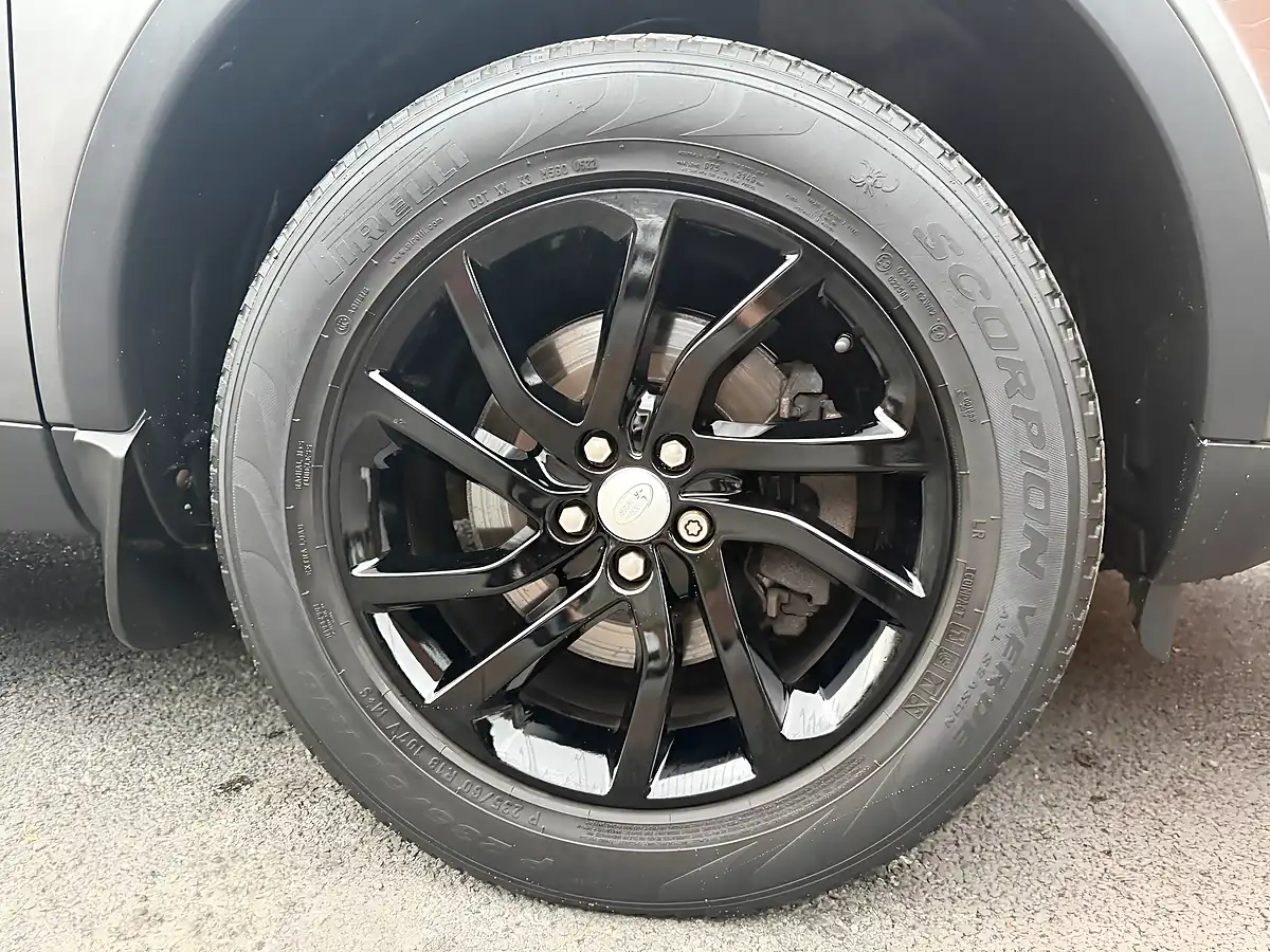 Used 2017 Land Rover Discovery Sport Se Tech Grey - Interior and Exterior details 11