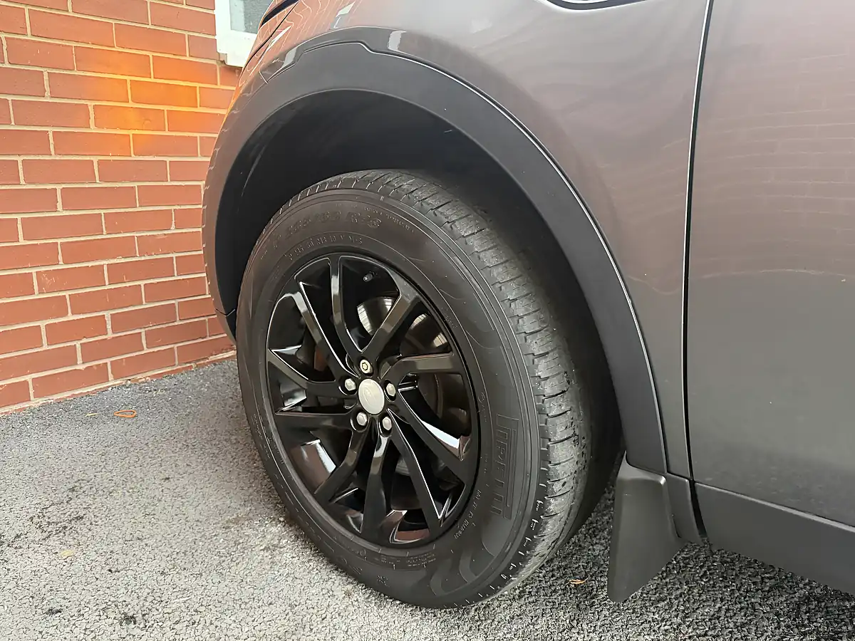 Used 2017 Land Rover Discovery Sport Se Tech Grey - Interior and Exterior details 12