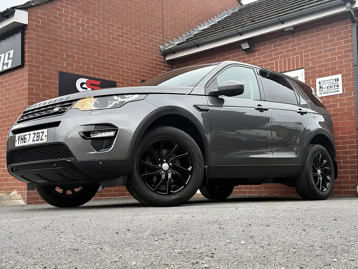 Used 2017 Land Rover Discovery Sport Se Tech Grey - Interior and Exterior details 6