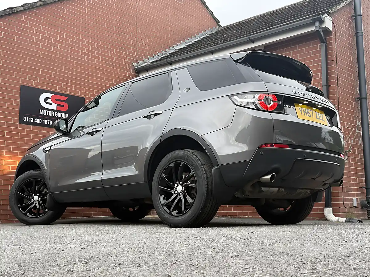 Used 2017 Land Rover Discovery Sport Se Tech Grey - Interior and Exterior details 8