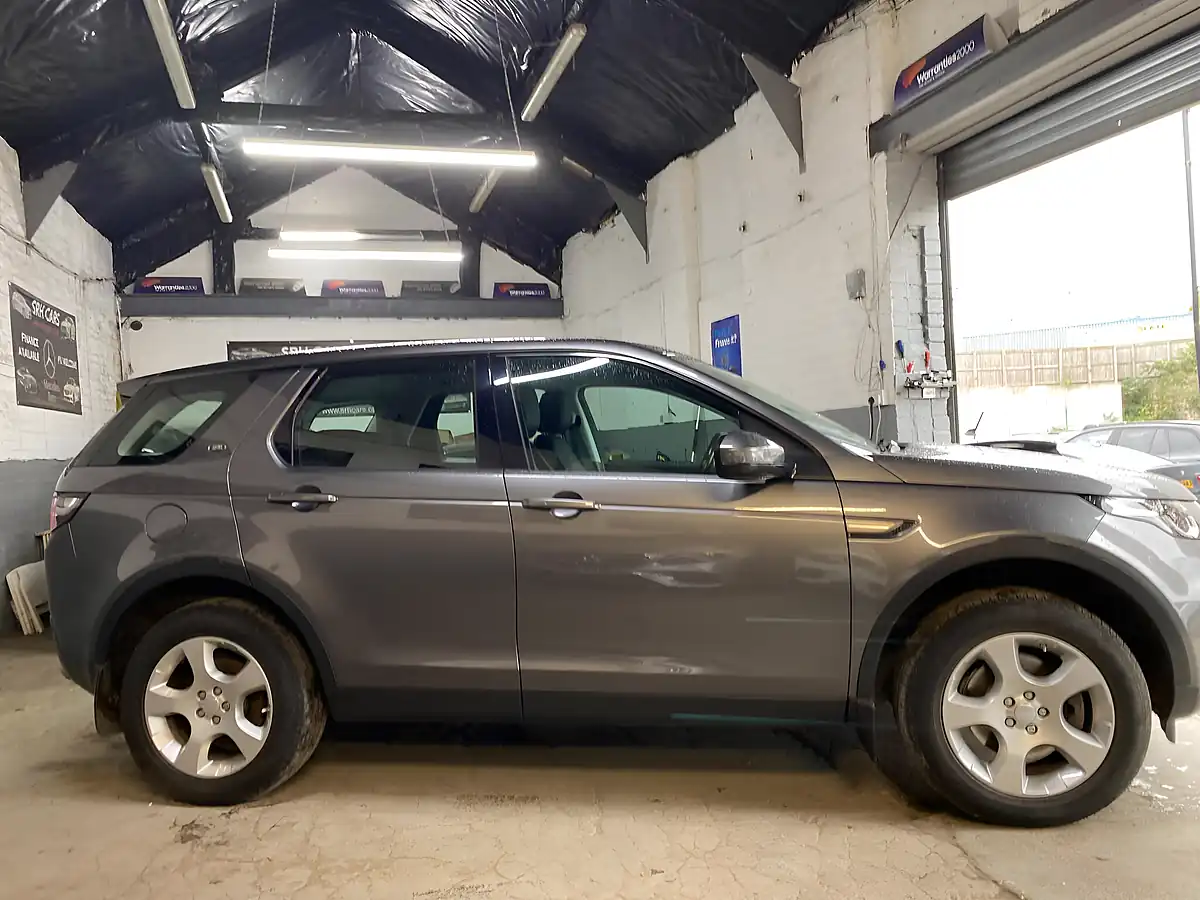Used 2017 Land Rover Discovery Sport Se Tech Grey - Interior and Exterior details 11