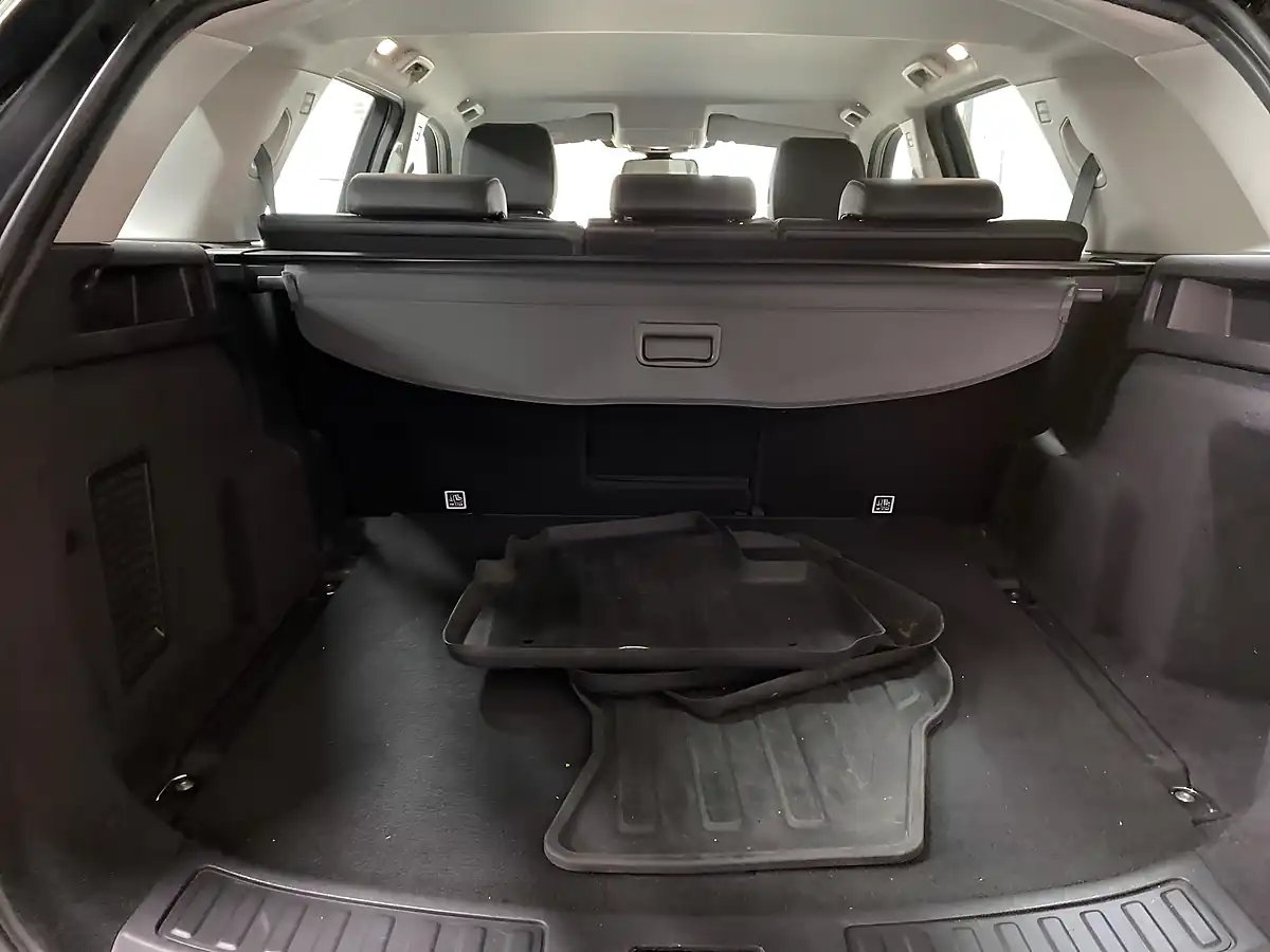 Used 2017 Land Rover Discovery Sport Se Tech Grey - Interior and Exterior details 19