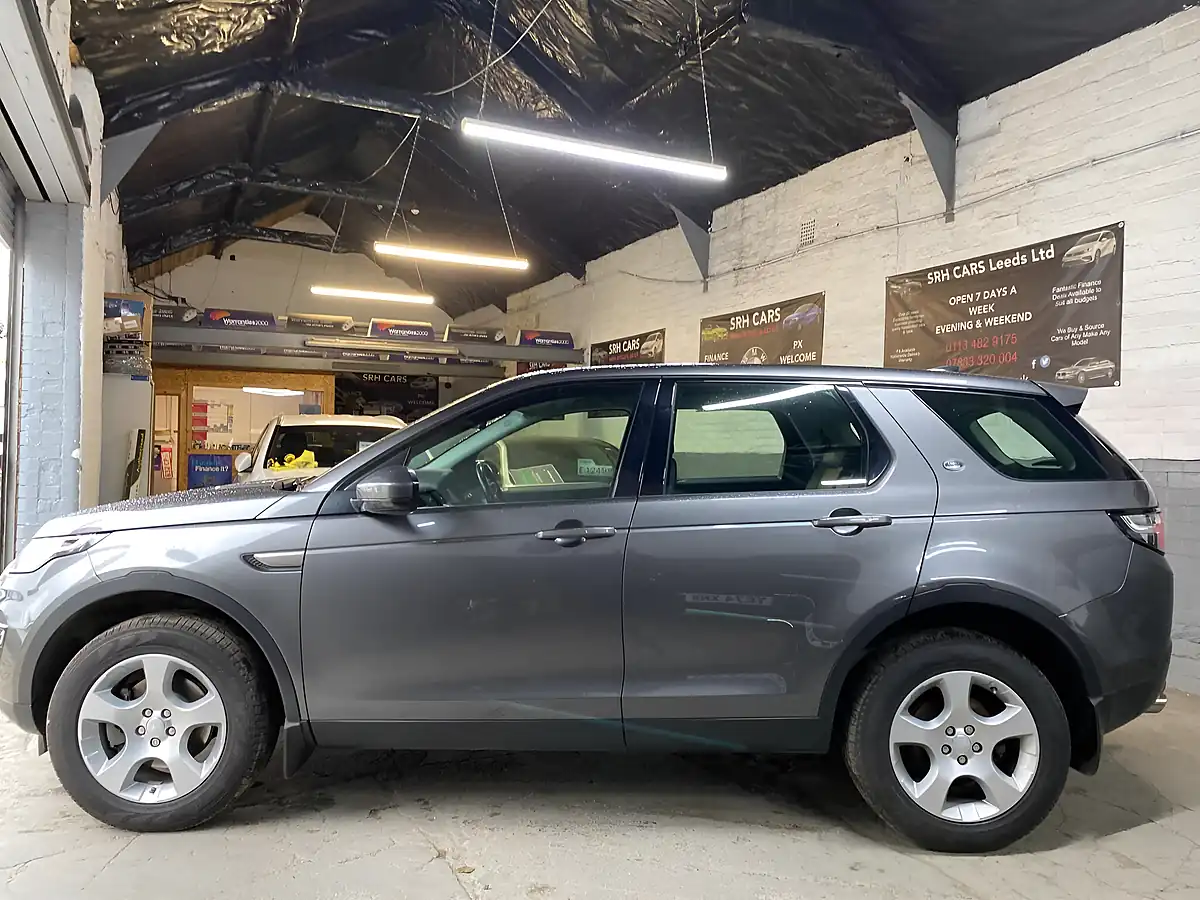 Used 2017 Land Rover Discovery Sport Se Tech Grey - Interior and Exterior details 9