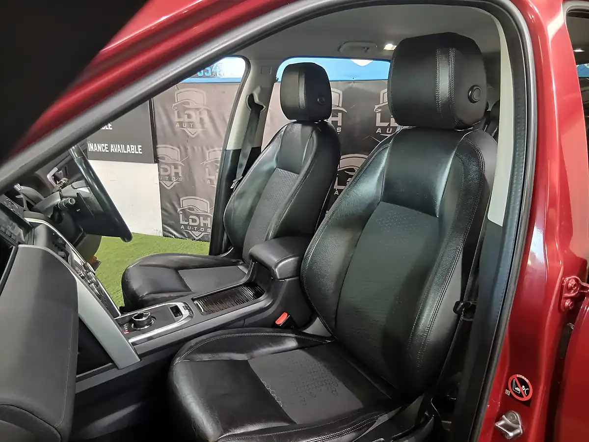 Used 2017 Land Rover Discovery Sport Se Tech Red - Interior and Exterior details 8